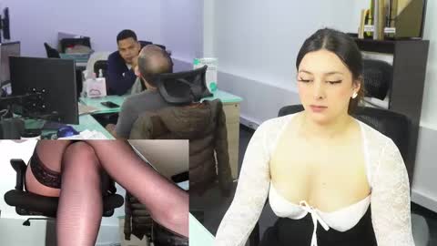 Snapshot of kimberly_clars chatting on 02-23-25, 01:02 Kimberly 1200-1900 GMT-5 online show from 02-23-25, 01:02