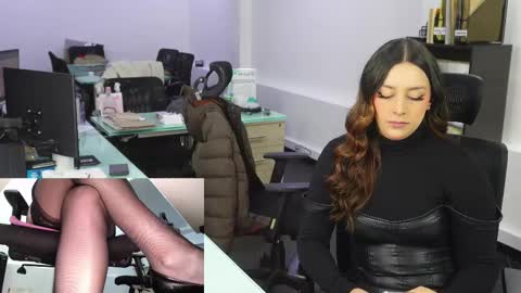 Snapshot of kimberly_clars chatting on 02-24-25, 09:31 Kimberly 1200-1900 GMT-5 online show from 02-24-25, 09:31