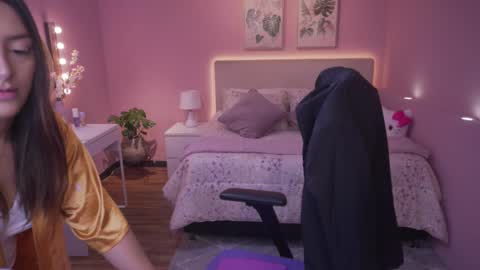 Snapshot of kimberly_clars chatting on 09-26-25, 10:36 Kimberly 1200-1900 GMT-5 online show from 09-26-25, 10:36