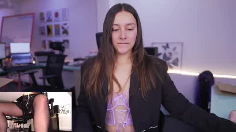 Snapshot of kimberly_clars chatting on 10-15-25, 07:14 Kimberly 1200-1900 GMT-5 online show from 10-15-25, 07:14