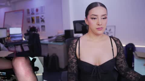 Snapshot of kimberly_clars chatting on 10-17-25, 07:05 Kimberly 1200-1900 GMT-5 online show from 10-17-25, 07:05