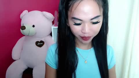 Snapshot of kimberly_tart chatting on 03-27-26, 11:04 Kimberly online show from 03-27-26, 11:04