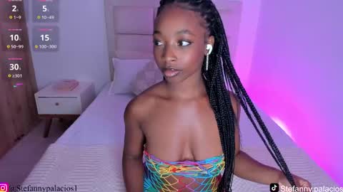 Snapshot of kimberlylenox chatting on 11-10-25, 10:42 Queen Kim online show from 11-10-25, 10:42