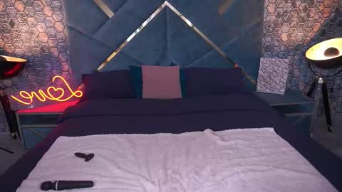 Kim online show from 10-04-25, 01:20