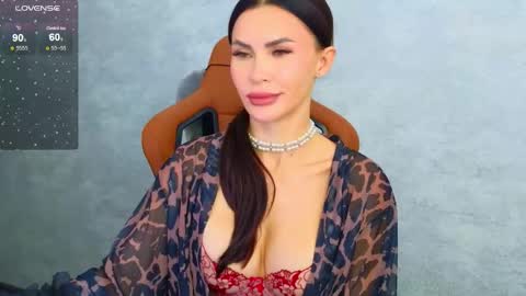 KIm online show from 10-19-25, 04:24