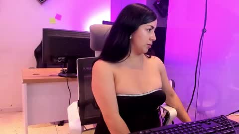 Camila online show from 10-21-25, 01:23