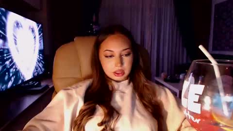 Kim Lee  online show from 12-24-24, 08:49