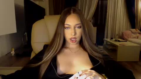 Kim Lee  online show from 02-20-25, 05:18