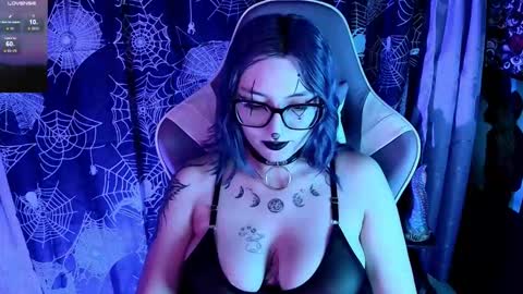 Snapshot of kimlennox_ chatting on 10-12-25, 01:32 online show from 10-12-25, 01:32