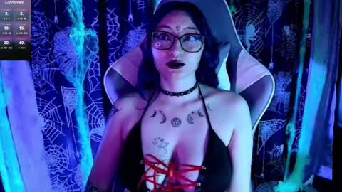 Snapshot of kimlennox_ chatting on 10-26-25, 01:28 online show from 10-26-25, 01:28