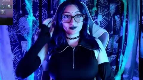 Snapshot of kimlennox_ chatting on 10-28-25, 01:47 online show from 10-28-25, 01:47