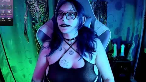 Snapshot of kimlennox_ chatting on 11-04-25, 03:33 online show from 11-04-25, 03:33