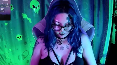 Snapshot of kimlennox_ chatting on 11-20-25, 03:01 online show from 11-20-25, 03:01