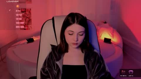 Snapshot of kimmie_shine chatting on 10-18-25, 07:42 Your Kimmie follow me online show from 10-18-25, 07:42