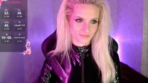Snapshot of kimmysnowelite chatting on 10-18-25, 12:02 KimmySnow online show from 10-18-25, 12:02