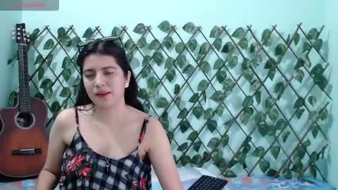 Snapshot of kimzu2830 chatting on 02-08-25, 10:51 Kim and Zuka online show from 02-08-25, 10:51