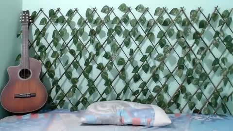 Snapshot of kimzu2830 chatting on 02-12-25, 12:16 Kim and Zuka online show from 02-12-25, 12:16