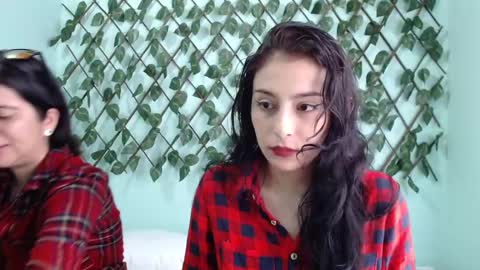 Snapshot of kimzu2830 chatting on 03-10-25, 12:26 Kim and Zuka online show from 03-10-25, 12:26