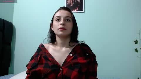 Snapshot of kimzu2830 chatting on 10-02-25, 01:12 Kim and Zuka online show from 10-02-25, 01:12