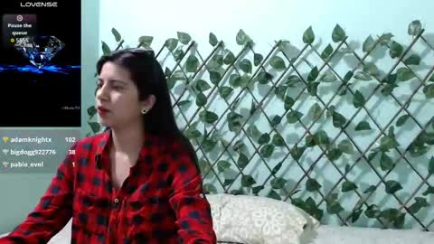 Snapshot of kimzu2830 chatting on 11-18-25, 11:37 Kim and Zuka online show from 11-18-25, 11:37