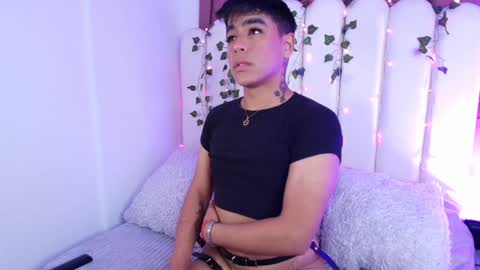 Snapshot of king_azahell chatting on 12-27-24, 01:53 king help me reach 100 likes online show from 12-27-24, 01:53