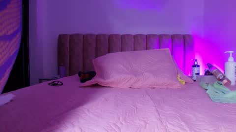 Bella online show from 11-25-25, 03:06