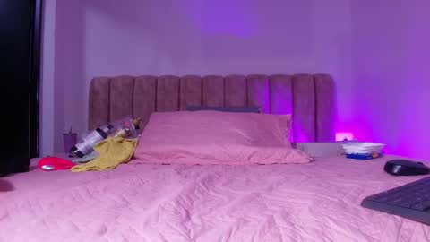 Bella online show from 11-29-25, 03:09