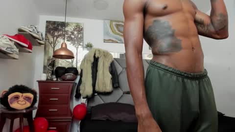 Snapshot of king_fitt_ chatting on 10-01-25, 01:11 HOT MEN BLACK online show from 10-01-25, 01:11