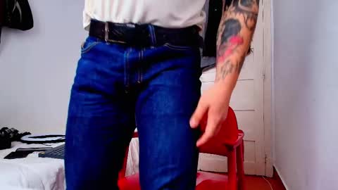 Snapshot of king_master_juan chatting on 11-11-25, 10:04 The Best Master online show from 11-11-25, 10:04