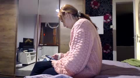 Snapshot of kingandprincess chatting on 12-15-24, 05:42 sexysexyhotwetpinkredpussy online show from 12-15-24, 05:42