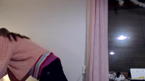 Snapshot of kingandprincess chatting on 01-05-25, 06:24 sexysexyhotwetpinkredpussy online show from 01-05-25, 06:24