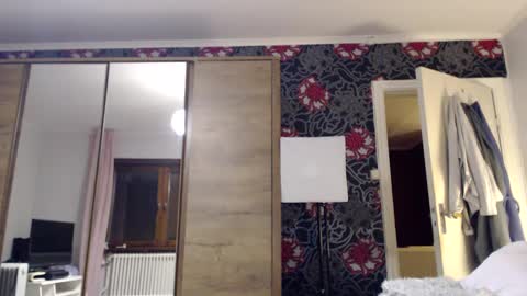 Snapshot of kingandprincess chatting on 02-16-25, 05:26 sexysexyhotwetpinkredpussy online show from 02-16-25, 05:26