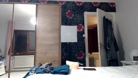 Snapshot of kingandprincess chatting on 11-02-25, 05:26 sexysexyhotwetpinkredpussy online show from 11-02-25, 05:26