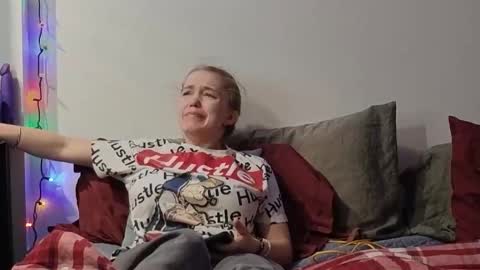 Scarred Thighs online show from 12-22-25, 07:00