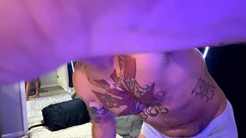 Snapshot of kingemul chatting on 10-27-25, 07:40 Emul King online show from 10-27-25, 07:40