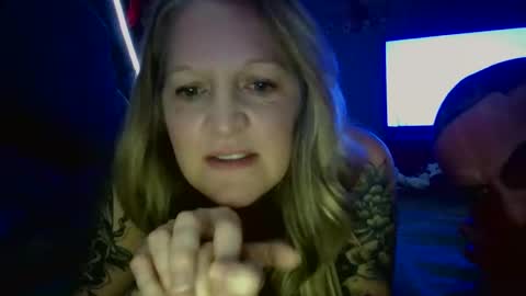 Snapshot of kingemul chatting on 11-05-25, 09:31 Emul King online show from 11-05-25, 09:31