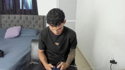 Snapshot of kings_latins chatting on 12-22-25, 06:38 DOMINANT ALPHA KINGS online show from 12-22-25, 06:38