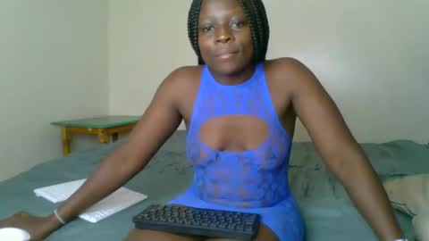 Snapshot of kinky_roey chatting on 02-16-25, 07:59 kinky_roey online show from 02-16-25, 07:59