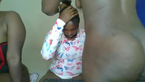 Snapshot of kinky_roey chatting on 02-27-25, 08:17 kinky_roey online show from 02-27-25, 08:17