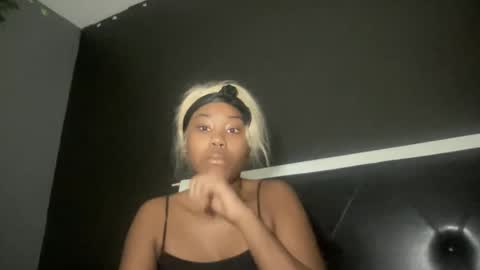 Bunniii online show from 02-12-25, 10:24