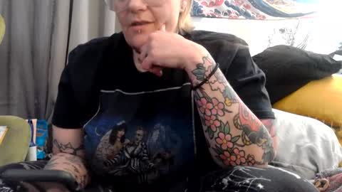 Snapshot of kinkypinkyplay2 chatting on 02-18-25, 08:05 Kinky Pinky online show from 02-18-25, 08:05