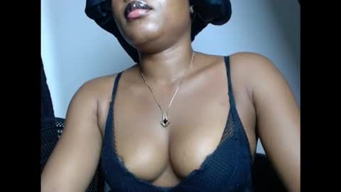 Snapshot of kinkyxxnasty chatting on 11-18-25, 11:25 kinkyxxnasty online show from 11-18-25, 11:25