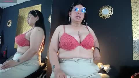 Snapshot of kinkyy_mom chatting on 10-07-25, 02:47 kinkyy_mom online show from 10-07-25, 02:47