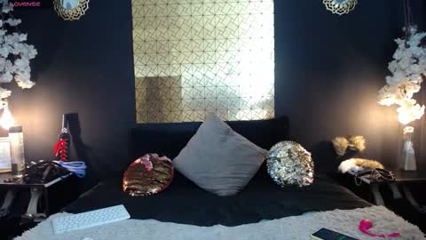 Snapshot of kinkyy_mom chatting on 10-28-25, 03:04 kinkyy_mom online show from 10-28-25, 03:04