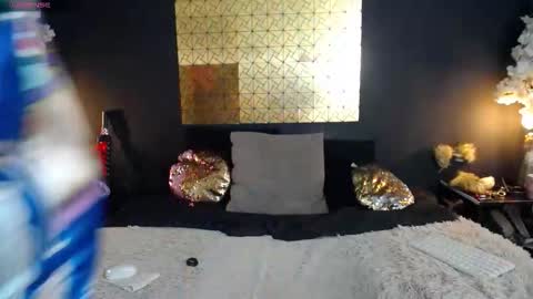 Snapshot of kinkyy_mom chatting on 10-31-25, 04:30 kinkyy_mom online show from 10-31-25, 04:30