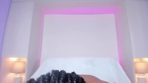 M A R A  online show from 10-22-25, 04:02