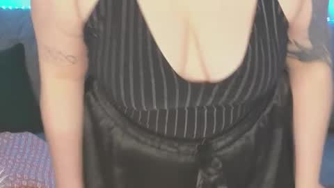 Snapshot of kira_citro chatting on 01-17-25, 11:40 Kira NEXT STREAM December 4 5pm CET 11am EST online show from 01-17-25, 11:40