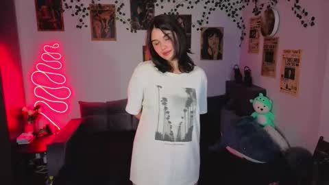 Kira VanKick online show from 10-27-25, 05:17