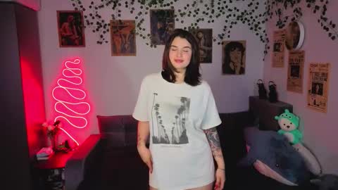 Kira VanKick online show from 10-28-25, 03:36