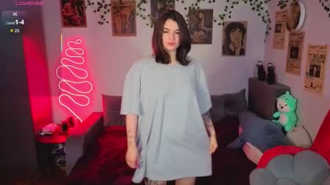 Kira VanKick online show from 11-07-25, 07:03